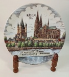 Prato porcelana Bavaria Germany com paisagem de igreja e barco no Rio Sena Koln Dom. Mede: 24 cm 