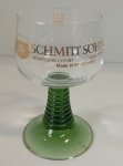 Taça de vidro com pé verde em espiral marca schmitt . Mede: 13 cm 