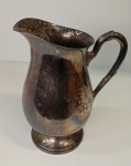 Jarro de água metal com alça com contraste bel prata 90. Mede: 23 cm