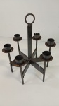 Candelabro com seis braços de metal