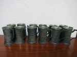 12 coposs de chopp em estanho  com alça sem carimbo . Mede: 12 cm .No estado 