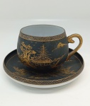 8)- Xícara pequena,casca de ovo, japonesa, decoração simples preto e verde.