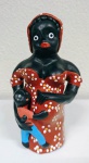 Escultura de cerâmica que representa a figura histórica de Maria Conca, associada a Philo, figuta histórica de Minas Gerais. Traadiçcão do artesanato mineiro. Artista: Geralda Luz. Mede: 20 cm - (MARG5)