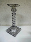 Castiçal em vidro transparente . Mede: 25 cm - (MARG22)