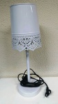 Abajur switch em metal pintado de branco - bivolt marca Etna. Mede : 35 cm - (MARG29)