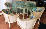 Conjunto de Mesa e 6 cadeiras de varanda - Mesa com tampo de vidro e pés patinados. Cadeiras sofás em tecido com madeira patinada . Marcas do tempo -Conservada . Medem: Mesa 1,50 diametro por 76 altura. Vidro de 10 mm