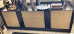 Buffet em madeira maciça com portas laqueadas bege. Marcas do tempo . Mede: 198 x 53 x 74 cm
