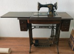 Antiga e Rara maquina de costura GRITZNER DURLACH - Funcionando no móvel.