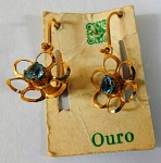 Antigo Brinco em OURO Baixo com pedrinhas .