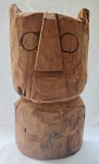 J. Bezerra, Coruja, escultura de madeira, arte popular, 27cm de altura e 16cm de comprimento