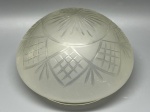 Globo para plafon em demi cristal satiné, lapidação com motivos geométricos e florais, medidas 12x19x15 cm. Apresenta marcas do tempo, uso e bicados.