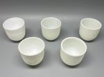 Acabamentos de lustre em demi cristal leitoso fosco, lote com 5 unidades, medidas 6,5x7 cm. Apresentam marcas do tempo, uso e bicados.