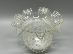 Cúpula em demi cristal incolor e translúcido, com decoração em relevo canelado e medalhões circulares concêntricos, e borda ondulada plissada, medidas 11x5,5x15 cm. Apresenta marcas do tempo, uso e bicados.