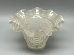 Cúpula em demi cristal satinê translúcido, com decoração em relevo geométrico e canelado vertical, e borda ondulada, medidas 10x5,5x14,5 cm. Apresenta marcas do tempo, uso e bicados.