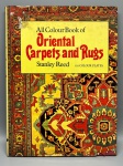 TAPEÇARIA & ARTE ORIENTAL  ALL COLOUR BOOK OF ORIENTAL CARPETS AND RUGS. Stanley Reed. Ed. Octopus. Excelente guia visual com 102 pranchas coloridas detalhando a história, a simbologia, os padrões e as origens dos mais célebres tapetes e tapetes de área orientais. Capa dura com sobrecapa original apresentando marcas de manuseio, leve amarelamento e pequenos danos com perda de papel no canto superior esquerdo da capa