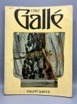 ART NOUVEAU  ÉMILE GALLÉ. Philippe Garner. Academy Editions. Importante estudo sobre o legado de Émile Gallé, analisando suas criações em vidros artísticos, mobiliário e faianças. Edição em inglês enriquecida com 194 ilustrações, sendo 34 em cores. Capa mole (brochura) com marcas de tempo e leve desgaste na película da lombada; miolo firme com páginas muito bem preservadas.