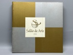 ARTES E HISTÓRIA  CATÁLOGO SALÃO DE ARTE 2008. Luxuoso catálogo oficial publicado por ocasião da tradicional e prestigiada feira de arte e antiguidades realizada em São Paulo. A publicação reúne uma requintada seleção de mobiliário colonial brasileiro, imaginária religiosa e sacra, pratas de lei, além de importantes pinturas, esculturas clássicas e modernas apresentadas pelas principais galerias e escritórios de arte participantes daquela edição. Ricamente ilustrado com fotografias coloridas de alta qualidade e impressas em papel couché. Encadernação brochura com capa mole em padrão quadriculado dourado e prateado; excelente estado de conservação