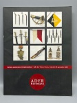 Catálogo de Leilão  Ader Nordmann (Armes Anciennes et Baïonnettes)Catálogo técnico e especializado do leilão "Armes anciennes et baïonnettes", realizado pela casa Ader Nordmann na Salle des Ventes Favart, em 20 de setembro de 2013. A publicação é uma obra de referência voltada para o colecionismo de armas brancas e baionetas, com um foco detalhado em exemplares alemães do período de 1914 a 1918 (incluindo diversos modelos Ersatz), além de outros itens históricos de cutelaria militar e acessórios de época. O catálogo fornece descrições precisas, medidas e estimativas de valor para cada lote, sendo um documento fundamental para pesquisadores e colecionadores do segmento militarista. Encadernação em brochura de formato grande, ilustrada