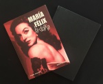 livro - María Félix la doña - Pierre Philippe - Assouline - 2006 - idioma francês - 80 p. - capa dura com sobrecapa e parte interna em excelente estado de conservação - (22,5x16)cm.