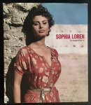 livro - Sophia Loren Les Images d`une Vie - Yann-Brice Dherbier - YB Editions- 2008 - idioma francês - 192 p. - capa dura com sobrecapa e parte interna em excelente estado de conservação - (30x26)cm.