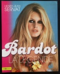 livro - Bardot La Légende - Henr-Jean Servat - Hors Collection - 2009 - idioma francês - 176 p. - brochura com capa e parte interna em ótimo estado de conservação - (35x28)cm.