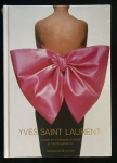 livro - Yves Saint Laurent: Icons of Fashion Design & Photography - Marguerite Duras - Abrams The Art of Books - 2020 - idioma inglês - 232 p. - capa dura e parte interna novos - livro lacrado - (28x20)cm.