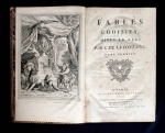 livro - Fables Choisies, mises em vers (Fábulas escolhida em verso) - J. de La Fontaine - ilustrada por J. B. Oudry -  Imprimerie de Valade - 1783 - 2 volumes (226 + 260) p. - idioma francês -  encadernação antiga com desgastes na lombada  - cortes dourados - miolo amarelado - Ex Libris de Ewald Schlundt coloca na contracapa e carimbo da biblioteca dele nº 1360 na primeira folha - neste exemplar falta uma gravura