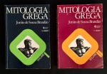 livro - Mitologia Grega vol. 1 e 2 - Junito de Souza Brandão - Editora Vozes - 2000 - (405+335) p. - brochura com marcas do tempo nas capas - miolo levemente amarelado - (23X15,5) cm.