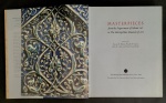 catalogo - Masterpieces from the Department of Islamic Art in the Metropolitan Museum of Art - Maryam D. Ekhtiar, Priscilla P. Soucek, Sheila R. Canby and Navina Najar Haidar - The Metropolitan Museum of Art New York - 2012 - idioma inglês - 431 p. -  ricamente ilustrado - capa dura revestida em tecido com sobrecapa e parte interna em excelente estado de conservação - (31X25,5) cm.