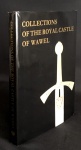 livro - Collections of the Royal Castle of Wawel - Jerzy Szablowski -  House Arkady - 1994 - idioma inglês - 276 p. - capa dura revestida de tecido com sobrecapa e parte interna em excelente estado de conservação - acompanha estojo protetor (30X23,5) cm.