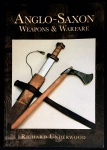 livro - Anglo-Saxon Weapons & Warfare - Richard Underwood - Tempus - 2006 - idioma inglês - 159 p. - brochura com capa e miolo em ótimo estado de conservação - (25X18) cm.