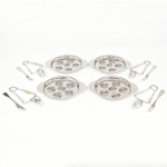 AÇO INOX, um (1) conjunto para degustação de escargot com doze itens: 4 garfos; 4 prendedores e 4 pratos, marcas APOLLONOX e UGINOX, para quatro pessoas, medindo a maior peça 13 cm diâmetro, não aparentam terem sido usados, vide foto.