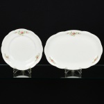 PORCELANA, dois (2) itens com ornamentação floral policromada, arremates com frisos a ouro já com sinais de desgastes, marca RENNER (Porto Alegre, RS, fundada em 1942; em 1998 foi vendida para a Vista Alegre de Portugal; em 1999 mudou a razão social para Vista Alegre do Brasil), sendo: 1 prato raso, medindo 23 cm diâmetro; 1 travessa oval, medindo 32 x 22 cm, ambos com sinais de uso, vide foto.