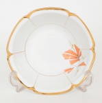 PORCELANA, uma (1) antiga saladeira tipo bowl, ornamentação floral policromada, generosos arremates a ouro, marca MAUÁ (Mauá, SP, 1937 a 1968), medindo 22,5 cm diâmetro e 7 cm altura, vide foto.