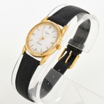 RELÓGIO, um (1) de pulso, marca CENTEM, quartz, mostrador branco, caixa em metal dourado, medindo 30 mm, diâmetro, pulseira imitando couro, usado, não testado e sem garantia, possivelmente demanda bateria, vide foto.