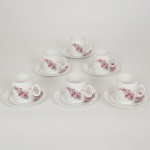 PORCELANA, seis (6) xícaras para café, ornamentação floral policromada, arremates com frisos a ouro,  marca RENNER (Porto Alegre, RS, fundada em 1942; em 1998 foi vendida para a Vista Alegre de Portugal; em 1999 mudou a razão social para Vista Alegre do Brasil), vide foto.