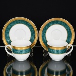 PORCELANA, par (2) xícaras para chá, ornadas com barrado horizontal marmorizado na tonalidade verde, arremates com frisos a ouro, marca ROYAL PORCELAIN  248 KENSINGTON  THAILAND, ideais para coleção de cristaleira, vide foto.