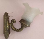 Arandela em bronze com cupula  fosca