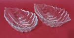 Par de Bowl em formato de folha em vidro grosso medindo19x10x5 cm.