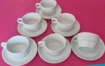 Jogo de chá em porcelana branca com xic e pires medindo 11x6x6  e pires 14 cm.