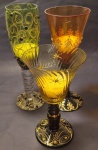Três luminárias artesanal em taças de vidro trabalhadas nas cores verde, amarelo e laranja med.24x7,18x11 e 9x3cm.Acompanha vela