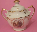 Açucareiro em porcelana Mauá com design elegante com cenas galantes medindo 12x12 cm.