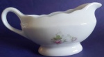 Molheira em porcelana real branca com bordas onduladas e flores rosas medindo 20x8x10 cm..