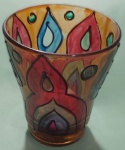Luminária em vidro em policromia técnica vitral medindo 10x8 cm. Acompanha vela.