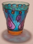 Luminária em vidro em policromia técnica vitral medindo 10x8 cm. Acompanha vela.
