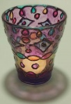 Luminária em vidro em policromia técnica vitral medindo 10x8 cm. Acompanha vela.