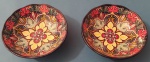 Par de bowls em porcelana colorida com folhagens medindo 11x4 cm..