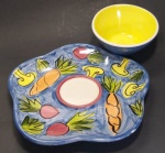 Petisqueira colorida em cerâmica com bowl azul  e amarelo fundo para patês medindo 23 cm e bowl 12x7 cm.