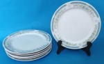 Seis pratos de sobremesa/pão em porcelana Germer com detalhes florais e barrado azul com dourado  medindo 20 cm.
