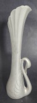 Vaso "Cisne "Vintage e retro solitário espessurado a prata com fundo em veludo medindo 18x5 cm,.